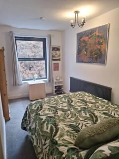 Todmorden Bed & Breakfast - The Toothless Mog - 5