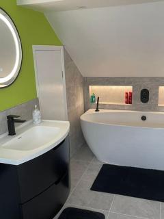Seascape - Stylish Modern apartment - Barton on Sea - 1
