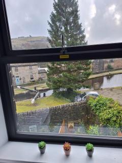 Todmorden Bed & Breakfast - The Toothless Mog - 4