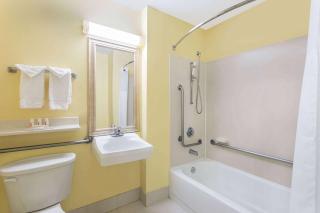 Baymont by Wyndham Savannah Midtown - 7