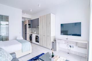 Menlyn Maine Luxury Apartments 11th & 14th floor with Balcony - Pretoria - 2