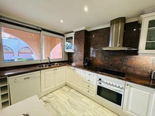 Magna Marbella 2 Bed apt with speacular sea views - 1