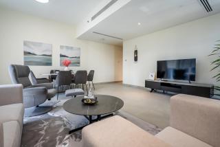 Spacious apartment with Maid room in Dubai Marina I Marina Arcade - Dubai - 2