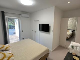 Modern villa with swimming pool and wellness - Knežević - 1