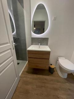 Chambre confortable avec une entrée indépendante - Parking & accès Lille facile - Marcq-en-Barœul - 8