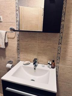 Bright new apartment 10min beach - Bečići - 5
