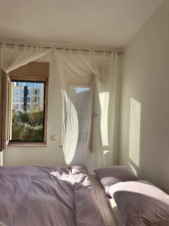 Bright new apartment 10min beach - Bečići - 4