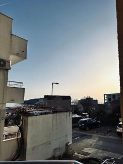 Bright new apartment 10min beach - Bečići - 3