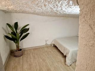 Preciosa casa-cueva con bañera - 8