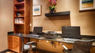 Best Western Plus Hill Country Suites - San Antonio - 4