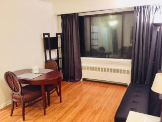 Stylish Montreal Apartment: Comfortable Stay in the Golden Square Mile - Montreal - 9