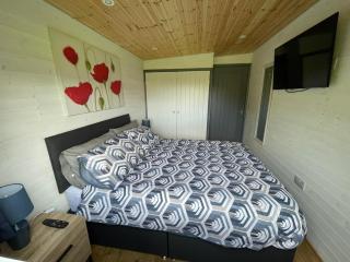 Maple Lodge Quirky Salvaged Railway Carriage with Hot Tub - Boston - 6