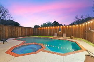 Beautiful 5BR 2BA DeSoto Holiday Home with Pool - 1