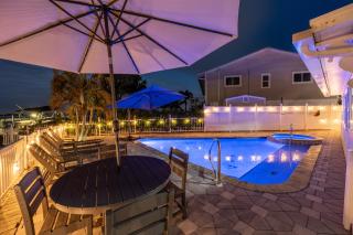NEW! Dolphin Bay! Canal front, pool & spa, game room! - Bradenton - 0