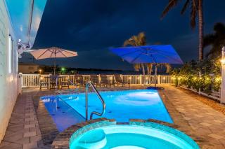 NEW! Dolphin Bay! Canal front, pool & spa, game room! - Bradenton - 8