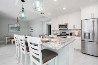 Holmes Beach Retreat! Condo in Margaritaville with amazing views of the bay! - Bradenton - 2