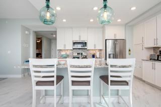 Holmes Beach Retreat! Condo in Margaritaville with amazing views of the bay! - Bradenton - 1
