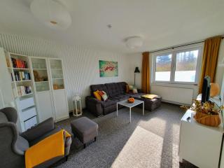 geräumige, moderne Ferienwohnung mit PKW- und Fahrradstellplatz - FeWo Nordland - Schwerin - 0