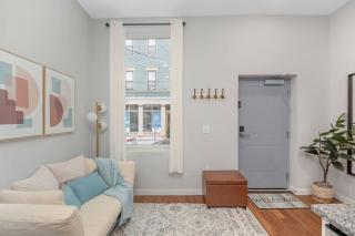 Central OTR, Lux King Bed, Fast Wifi, Fully Equipped, 50in TV, Sleeps 3ppl - 0