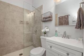 Central OTR, Lux King Bed, Fast Wifi, Fully Equipped, 50in TV, Sleeps 3ppl - 6