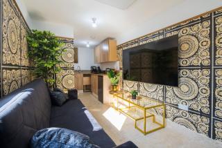 Luxury Versace 2 Bed, Hot Tub, Pool Table, Sky Tv - Londra - 9