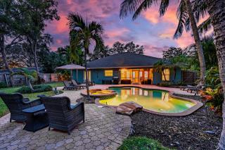 Nautical Escape! Private pool home with a tropical backyard oasis! - Bradenton - 9