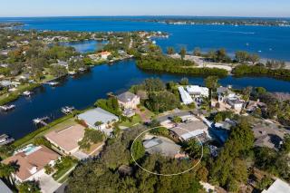 Nautical Escape! Private pool home with a tropical backyard oasis! - Bradenton - 3