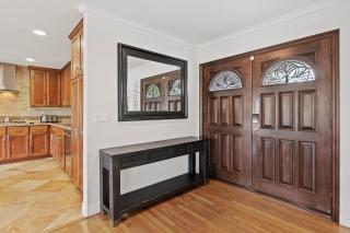 Executive Retreat by Cardo - Renovated, Spacious - 3