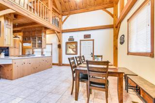 Lakefront Gem on 32-Acre Lot in Angleton! - Angleton - 4