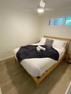 Ground Floor Oceanfront Apartment - Bargara - 5