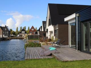 Holiday Home in Stavoren by Private Jetty - Stavoren - 5
