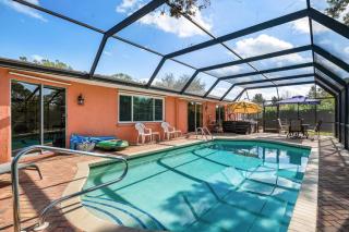 Swaying Palms! Coastal home with amazing pool just a short drive from Anna Maria Island! - Bradenton - 9