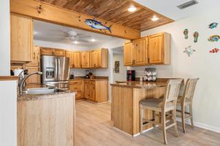 Swaying Palms! Coastal home with amazing pool just a short drive from Anna Maria Island! - Bradenton - 6