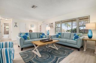 Swaying Palms! Coastal home with amazing pool just a short drive from Anna Maria Island! - Bradenton - 1