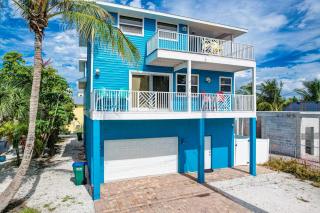 Sea Site Retreat Unit B! Great attractions nearby! Short walk to the beach! - Bradenton Beach - 6