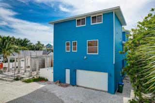 Sea Site Retreat Unit B! Great attractions nearby! Short walk to the beach! - Bradenton Beach - 3