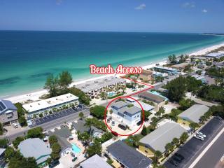 Sea Site Retreat Unit A! Great amenities nearby! Short walk to the beach! - Bradenton Beach - 7