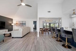 Tropical Tranquility! Luxury pool home with lakefront view just minutes from the beach! - Bradenton - 6