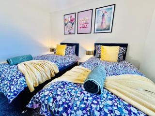 Hidden Gem in Chelmsford by Artisan Stays I Weekly or Monthly Stay Offer I Free Parking I Sleeps 5 - 5