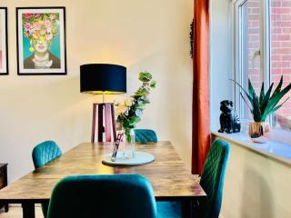 The Cosy Cove in Chelmsford by Artisan Stays I Weekly or Monthly Stay Offer I Free Parking I Sleeps 5 - Chelmsford - 6