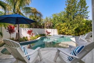 Ocean Star! 7 Bdrms, 7 Baths! Beaches less than 5min walk to beach! - Holmes Beach - 0