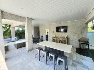 Ocean Star! 7 Bdrms, 7 Baths! Beaches less than 5min walk to beach! - Holmes Beach - 4