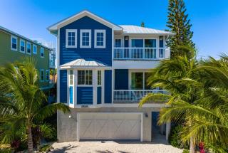 Ocean Star! 7 Bdrms, 7 Baths! Beaches less than 5min walk to beach! - Holmes Beach - 3