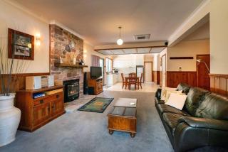 School House Villa - Halls Gap - 3