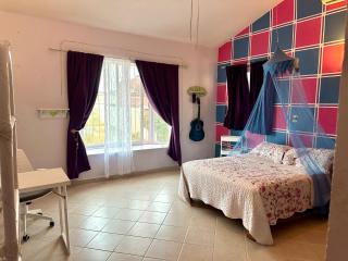 Medium Room in Bay view home - 0