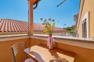 Apartments by the sea Martinscica, Cres - 22582 - Martinšćica - 1