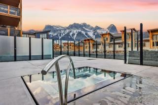 Spring Creek Luxury King One Bedroom at White Spruce Lodge - 9