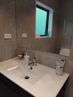 HomeStay! Close to Airport, bus & Train station - Auckland - 4