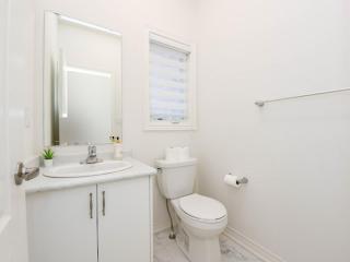 Stylish Home in Waterdown - Hamilton - 7