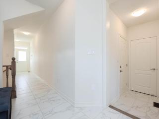 Stylish Home in Waterdown - Hamilton - 5